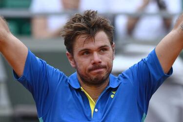 Wawrinka overcomes stumble to oust Kovalik