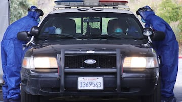 MALIBU, CALIFORNIA - APRIL 08: Volunteers in personal protective equipment (PPE) conduct drive-through coronavirus testing with police officers at Malibu City Hall on April 8, 2020 in Malibu, California. The testing effort was facilitated by the emergency