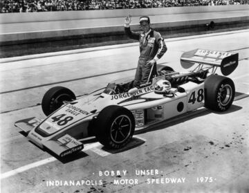 Robert Williams Unser, más conocido como Bobby, pertenecía a una de las sagas más ilustres del automovilismo estadounidense. Nacido en Colorado en 1934, falleció el 2 de mayo a los 87 a?os. Era hermano de los también pilotos Al y Jerry, destacando en el campeonato CART que venció en 1968 y 1974. Además, se impuso en tres ocasiones en las 500 Millas de Indianápolis, en las temporadas de 1968, 1975 y 1981. Otro resultado destacable de su palmarés son las 13 victorias en la famosa subida en cuesta a Pikes Peak. Tras abandonar las carreras, ejerció de comentarista deportivo para prestigiosas cadenas televisivas de su país.