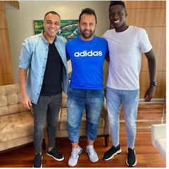 Denilson enseña español a Luiz Henrique: “¿Donde está la disco...”