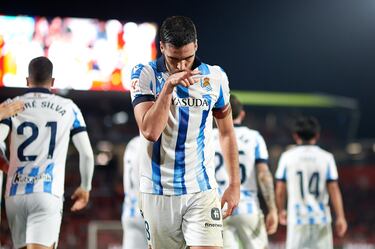 Mikel Merino explica que su polémico gesto no fue a la grada