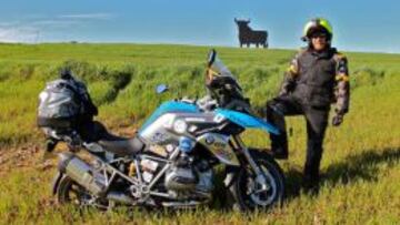 SU NUEVA MONTURA. Silvestre, junto a la BMW R 1200 GS.