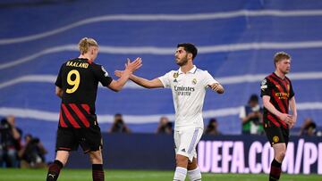 Manchester City's Norwegian striker Erling Haaland (L) greets Real Madrid's Spanish midfielder Marco Asensio at the end of the UEFA Champions League semi-final first leg football match between Real Madrid CF and Manchester City at the Santiago Bernabeu stadium in Madrid on May 9, 2023. (Photo by OSCAR DEL POZO / AFP)