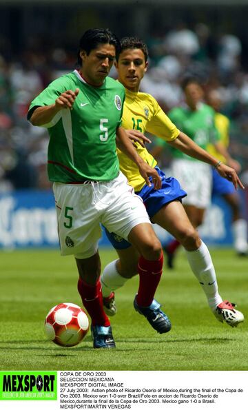 En la final de la Copa Oro 2003, disputada en el Estadio Azteca, realizó una gran labor defensiva para dejar en cero a jugadores como Kaká, Diego o Robinho.