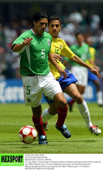 En la final de la Copa Oro 2003, disputada en el Estadio Azteca, realizó una gran labor defensiva para dejar en cero a jugadores como Kaká, Diego o Robinho.