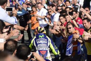 Valentino Rossi llega a su box tras finalizar la carrera.