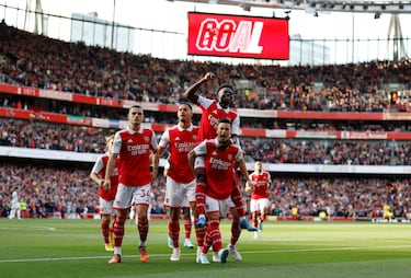 Arsenal regain Premier League top spot with 3-2 win over Liverpool
