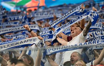 Aficionados de la selección de Finlandia.