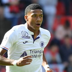 El Toulouse carga contra el Barça por sus formas con Todibo