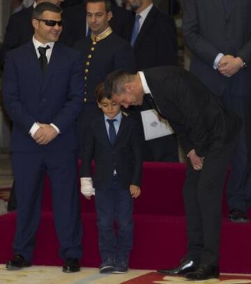 Alejandro Rodríguez conversa con Diego Simeone. 