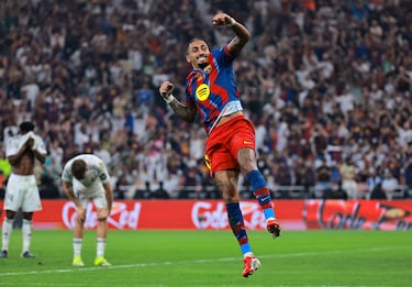 Raphinha celebra el tercer gol del Fútbol Club Barcelona.