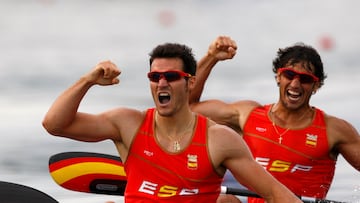 Saul Craviotto (L) and Carlos Perez of Spain celebrate their win in the men's kayak double (K2) 500m final at the Beijing 2008 Olympic Games August 23, 2008. REUTERS/Darren Whiteside (CHINA)
PUBLICADA 13/10/09 NA MA30 2COL