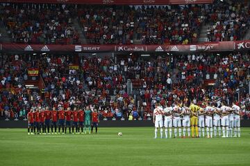 Minuto de silencio en homenaje a la hija de Luis Enrique, exentrenador de la Selección.