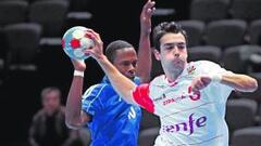 España salva la dureza de Cuba con goleada