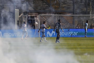 Protestas, bengalas y peleas: la violenta tarde en el Monumental