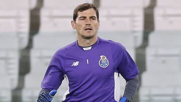 Porto&#039;s goalkeeper Iker Casillas from Spain takes part in a training session on the eve of the UEFA Champions League football match Juventus Vs FC Porto on March 13, 2017 at the &#039;Juventus Stadium&#039; in Turin.  / AFP PHOTO / Marco BERTORELLO 
 PUBLICADA 14/03/17 NA MA08 2COL