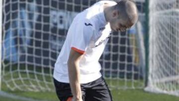 Oriol Romeu, con Diego Alves.