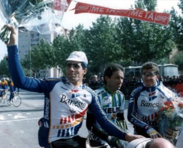 Álvaro Pino con Miguel Indurain y Perico Delgado. 
 