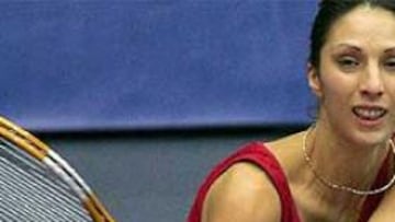 <b>MÁS ESFUERZO.</B> Myskina ha necesitado tres sets para imponerse a la austríaca