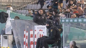 Casas abandona el campo