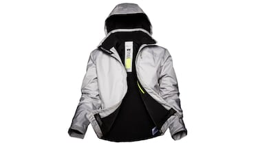 Chaquetas, impermeables, cortavientos... Adel¨¢ntate al fr¨ªo con la ropa de entretiempo de Helly Hansen