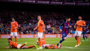 Jugadores de Osasuna en el Camp Nou.