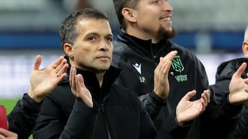 Luis Castro, tras un partido.