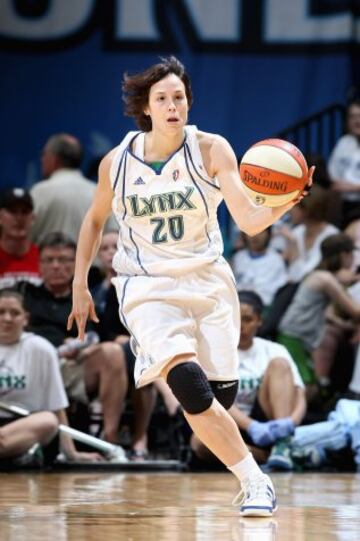 NURIA MART?NEZ. Sus derechos pertenec¨ªan a las Sacramento Monarchs, pero los traspasaron a las Minnesota Lynx que le dieron la alternativa (en 2005 jug¨® un partido). Cinco a?os despu¨¦s, y antes de que consiguiera el bronce mundial con Espa?a, confiaron de nuevo en ella: jug¨® 15 partidos en los que anot¨® 27 puntos (1,8) y reparti¨® 11 asistencias (0,7) en algo m¨¢s de 8 minutos de juego.