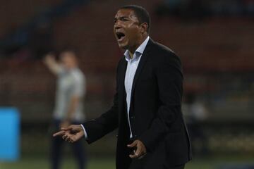 La noche en el Atanasio Girardot inició con homenaje a David González por sus 500 partidos con el Medellín, que posteriormente venció a Bucaramanga y se acerca a los ocho.