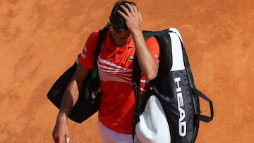 Serbia&#039;s Novak Djokovic gestures as he leaves after losing the quarter final tennis match against Russia&#039;s Daniil Medvedev on the day 7 of the Monte-Carlo ATP Masters Series tournament on April 19, 2019 in Monaco. (Photo by VALERY HACHE / AFP)