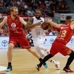 McFadden lidera una victoria fácil de UCAM