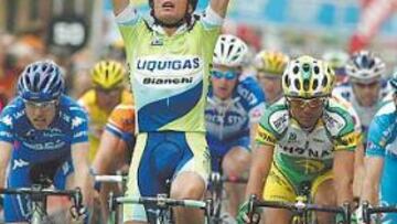 <b>CON SOLVENCIA. </b>El italiano Danilo di Luca venció claramente en Zarauz.