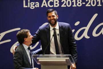 El capitán del Real Madrid bromea con el alcalde