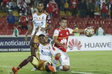 Santa Fe venció al Tolima en duelo adelantado y es nuevo líder de la Liga.