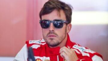 El piloto espa&ntilde;ol Fernando Alonso, de la escuder&iacute;a Ferrari, durante el entrenamiento del gran premio australiano de Formula Uno, en el circuito Albert Park de Melbourne (Australia).