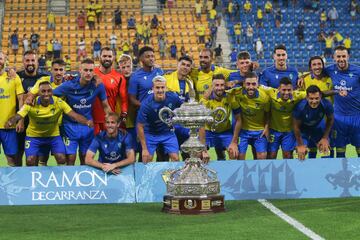 El Cádiz se llevó, en los penaltis, el Trofeo Carranza.