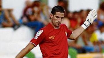 <b>PARÓ UN PENALTI. </b>Casilla paró una pena máxima a Zamora.