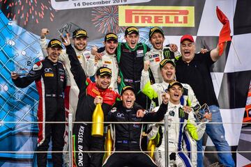 El piloto se reencontr車 con la victoria fuera de MotoGP, fue en las 12 Horas de Abu Dabi al volante de un Ferrari 488 GT3 del equipo suizo Kessel Racing.