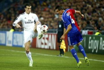 Philipp Degen y Gareth Bale.