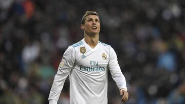 Real Madrid&#039;s Portuguese forward Cristiano Ronaldo reacts after missing a goal opportunity during the Spanish league football match between Real Madrid and Villarreal at the Santiago Bernabeu Stadium in Madrid on January 13, 2018. / AFP PHOTO / GABRI