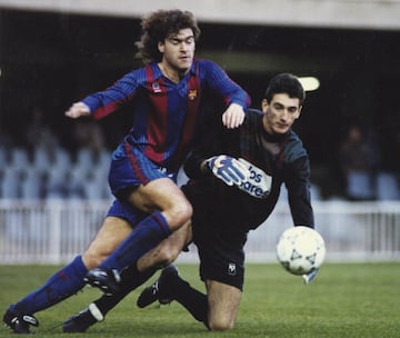 El futbolista barcelon谷s visti車 en dos etapas la camiseta blaugrana, entre 1990-1993 y en la temporada 95/96. Llev車 el dorsal n迆mero '10' en la 95/96.