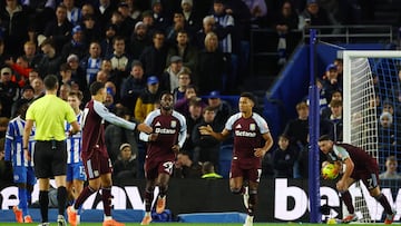 Soccer Football - Premier League - Brighton & Hove Albion v Aston Villa - The American Express Community Stadium, Brighton, Britain - December 3, 2025 Aston Villa's Ollie Watkins celebrates scoring their first goal Action Images via Reuters/Matthew Childs EDITORIAL USE ONLY. NO USE WITH UNAUTHORIZED AUDIO, VIDEO, DATA, FIXTURE LISTS, CLUB/LEAGUE LOGOS OR 'LIVE' SERVICES. ONLINE IN-MATCH USE LIMITED TO 120 IMAGES, NO VIDEO EMULATION. NO USE IN BETTING, GAMES OR SINGLE CLUB/LEAGUE/PLAYER PUBLICATIONS. PLEASE CONTACT YOUR ACCOUNT REPRESENTATIVE FOR FURTHER DETAILS..
