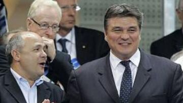 <b>MOLESTO. </b>David Douillet, en el centro de la imagen, está enfadado por el artículo de Noah.