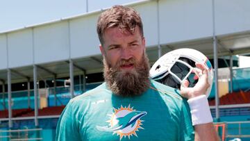 El ahora quarterback de los Dolphins se reportó con la organización fuera de forma y al momento de ser inquirido por la situación de un argumento irreal.