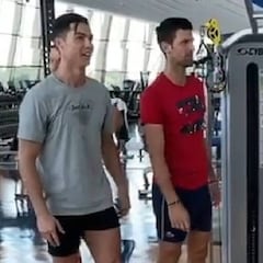 La divertida clase de 'cómo saltar' de Cristiano Ronaldo a su amigo Djokovic
