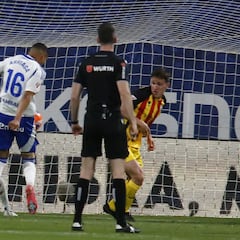 El Zaragoza sobrevive del balón parado