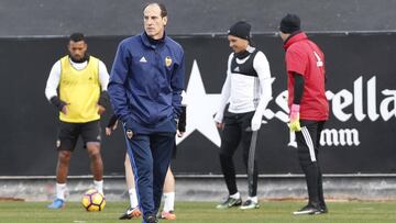 Voro durante un entrenamiento del Valencia CF.