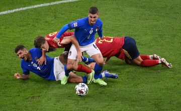 Giovanni Di Lorenzo y Marco Verratti con el debutante Gavi y Pablo Sarabia.