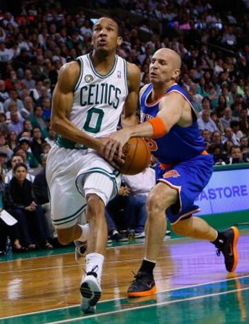 Celtics 80 - Knicks 88 (2-4). Avery Bradley de los Boston Celtics con Jason Kidd.