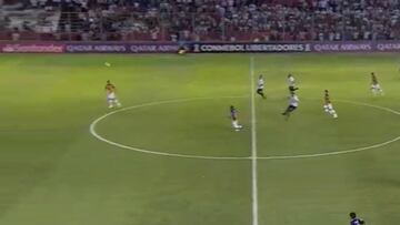 ¡Desde 50 metros! El golazo del innagotable Tacuara Cardozo